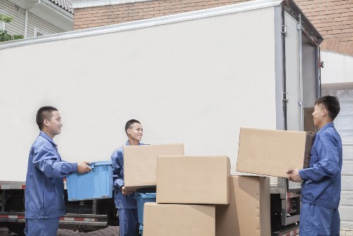 Removal truck hire in Putney for local house moves